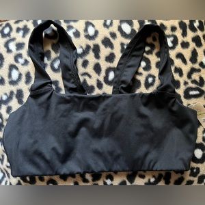 𝓐𝓻𝓲𝓮 size M 𝓼𝓹𝓸𝓻𝓽𝓼 𝓫𝓻𝓪